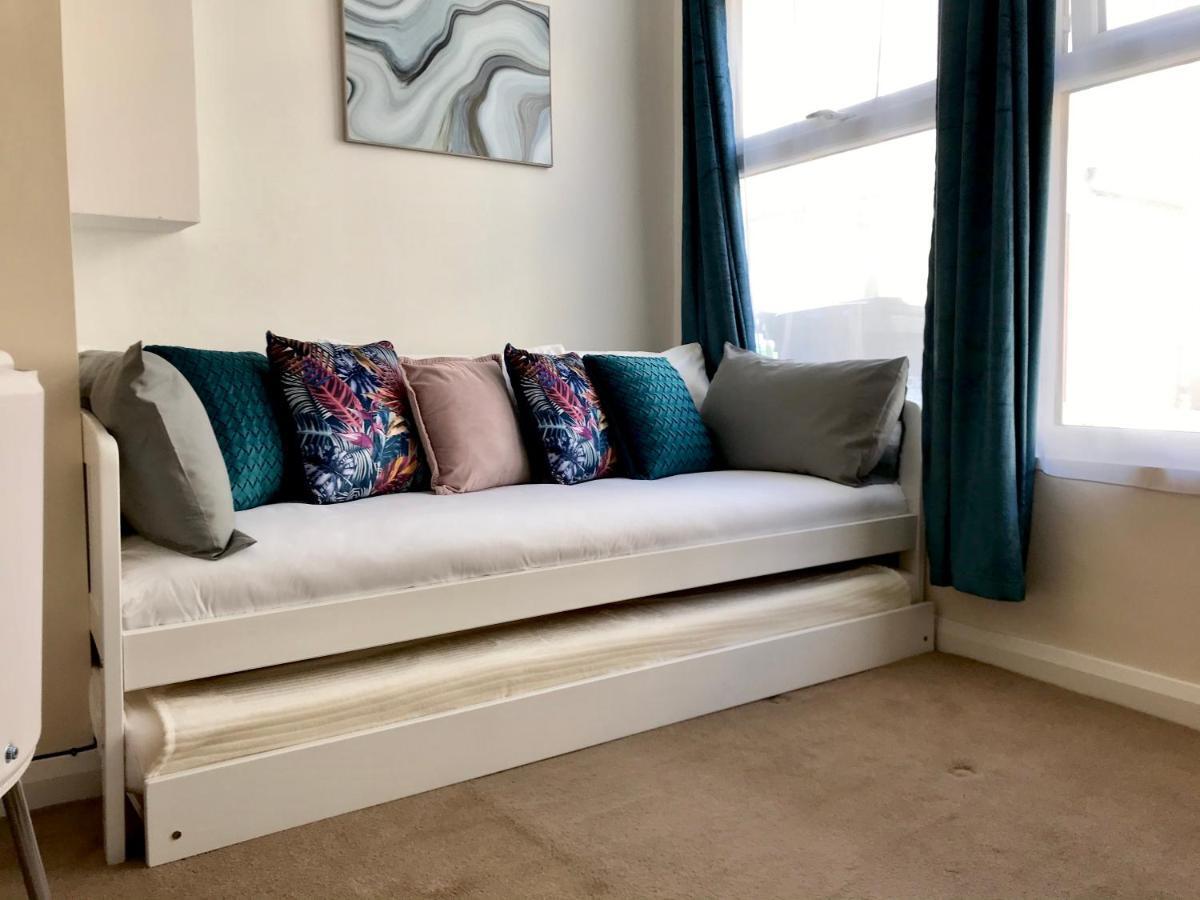 Eastbourne Beach Pier Apartment Bagian luar foto
